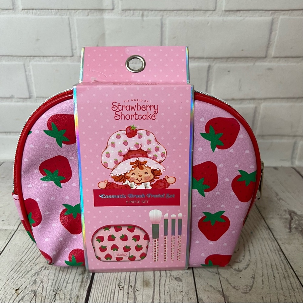 NWT Strawberry Shortcake Cosmetic Brush Travel Set 5 Pieces